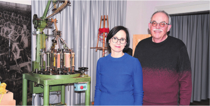 Das Schweizer Strohmuseum ist für beide eine Herzensangelegenheit: Museumsleiterin Petra Giezendanner und Lokalhistoriker Daniel Güntert. Bild: Daniel Marti