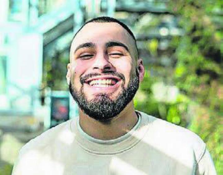 Jeremy Chavez ist aus der Spoken-Word-Szene nicht mehr wegzudenken und verspricht einen unterhaltsamen Abend.