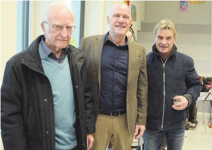 Sie prägten den Neujahrsapéro in Niederwil (von links): Hansueli Zimmermann (ehemaliger Lehrer), Gemeindeammann Norbert Ender und Unternehmer Guido Hufschmid. Bild: Chregi Hansen