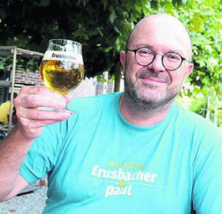 Otto Sorg hat Grund zum Strahlen, das Bier aus seiner Brauerei wurde ausgezeichnet. Bild: Archiv