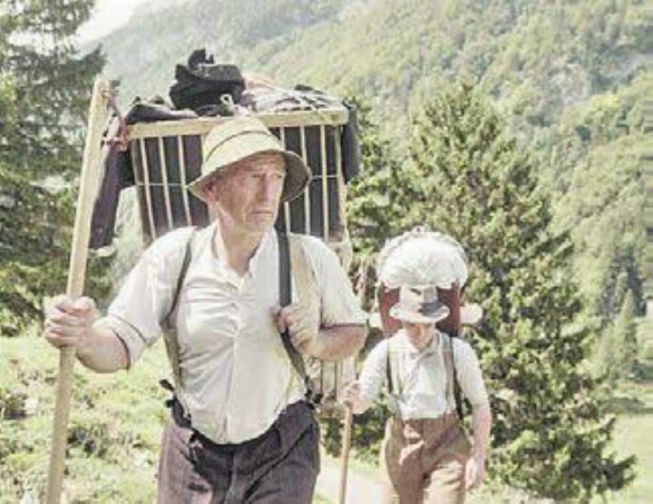 Der Bau einer Wetterstation auf dem Säntis erfordert den Einsatz vieler starker Männer. Bild: pd