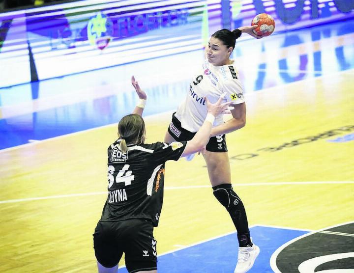 Daphne Gautschi (rechts) spielt in Rumänien bei SCM Râmnicu Vâlcea. Im Sommer geht sie zurück nach Frankreich. Bild: zg