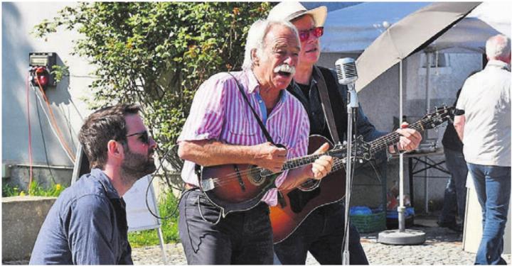 Die Band «Wilhelm Toll» sorgt für die musikalische Umrahmung.    Bilder: mo