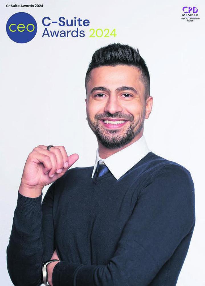 Als «Software COO of the Year Europe 2024» landete Bejan Choschnau, COO der Infona AG, auf der Titelseite des Magazins «C-Suite Awards». Bild: pd