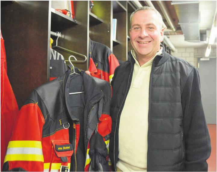 Die Arbeitskleider hat er abgegeben, seine Brandschutzkleidung hängt noch bis morgen in der Garderobe: der abtretende Kommandant Thomas Strebel. Bild: Annemarie Keusch Die Arbeitskleider hat er abgegeben, seine Brandschutzkleidung hängt noch bis morgen in der Garderobe: der abtretende Kommandant Thomas Strebel. Bild: Annemarie Keusch