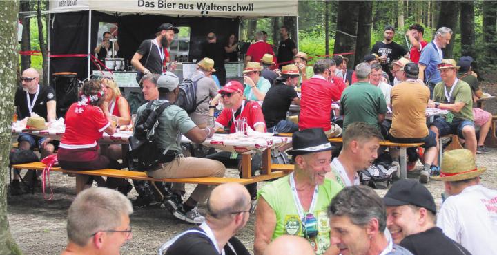 Am Stand der Waltenschwiler «Waltin 1085» beim Tierpark war die Stimmung bestens. Bilder: Patrick Fischer