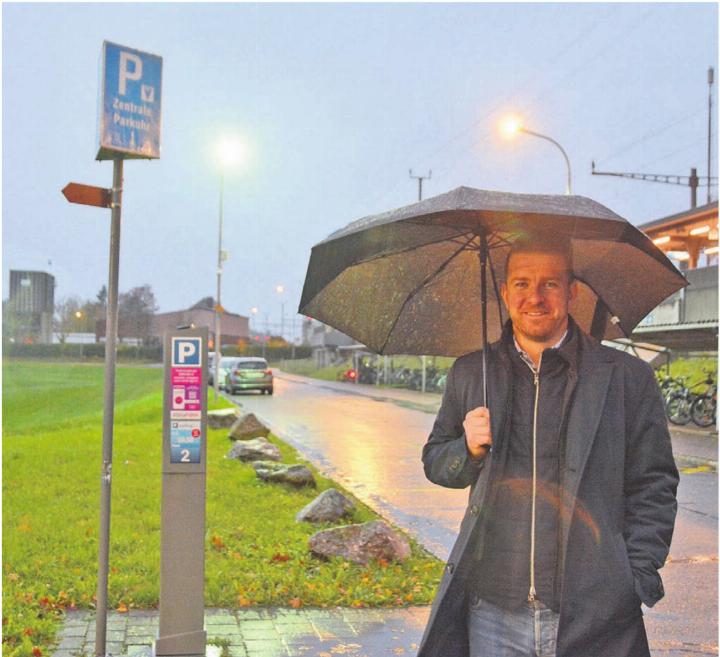 Dass für die Parkplätze bezahlt werden muss, stört Michael Stadelmann nicht. «Aber es hat zu wenige.» Bild: Annemarie Keusch Dass für die Parkplätze bezahlt werden muss, stört Michael Stadelmann nicht. «Aber es hat zu wenige.» Bild: Annemarie Keusch