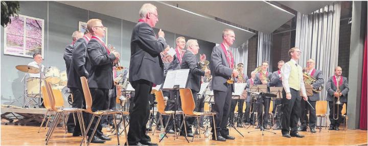 Der Musikverein Jonen durfte beim Jahreskonzert viel Applaus und Begeisterung erfahren. Bilder: Alphonse Hauser Der Musikverein Jonen durfte beim Jahreskonzert viel Applaus und Begeisterung erfahren. Bilder: Alphonse Hauser
