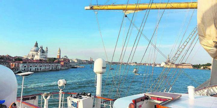 Auf einer abendlichen Ausfahrt mit der Royal Clipper, dem weltgrössten Segelschiff (5-Master), erlebte Beat Füglistaler aus Dottikon einen herrlichen Blick auf die Sehenswürdigkeiten von Venedig.
