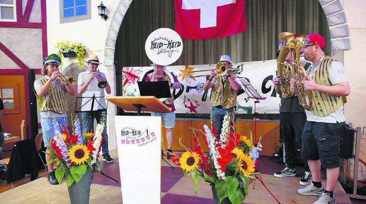 Die Heid-Heid übernahm nicht nur die Organisation der Bundesfeier, sondern sorgte auch für die musikalische Begleitung der Nationalhymne. Und bewies dabei, dass auch eine Guggenmusik die Töne treffen kann.