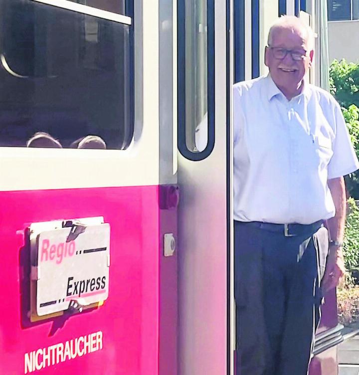 An seinem letzten Arbeitstag fuhr Urs Schlittler seinen Lieblingszug. Bild: zg