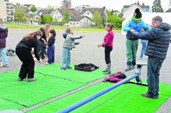 Die Erwachsenen feierten am Abend, am Nachmittag gab es ein spezielles Programm für die Kinder. Bilder: Chregi Hansen