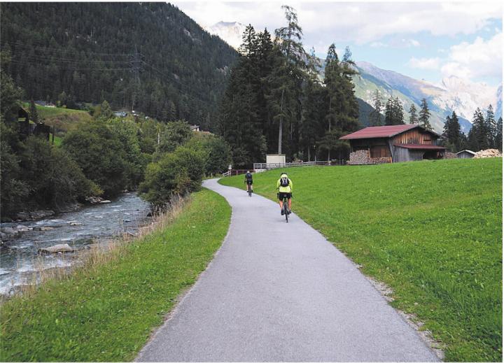 Die Teilnehmer erwartet eine anspruchsvolle Tour ans Meer – aber mit schönen Ausblicken wie hier. Bild: zg