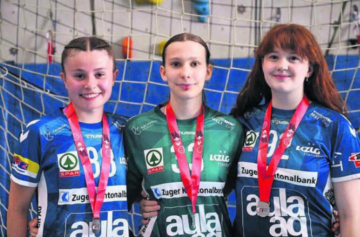 Die drei Freiämterinnen der U18 des LK Zug. Von links: Shirin Deflorin (Wohlen), Soe Eichenberger (Waltenschwil) und Noemi Keller (Berikon). Bild: zg