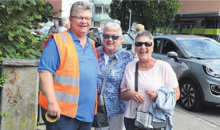 Vorstandsmitglied und Organisator Hubert Meier mit seinen Passagieren.