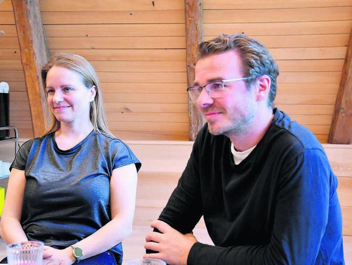 Julia Fischer und Benjamin Nyffenegger haben ein interessantes Programm für die 10 Tage des Boswiler-Sommer-Festivals zusammengestellt. Dabei freuen sie sich, wenn Kenner und interessierte neue Besucher ihr abwechslungsreiches Programm besuchen. Bild: Verena Anna Wigger