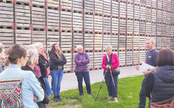 Auf dem Huserhof gab es für die Wohler Landfrauen ganz viele Informationen zum Kartoffelanbau. Bild: zg