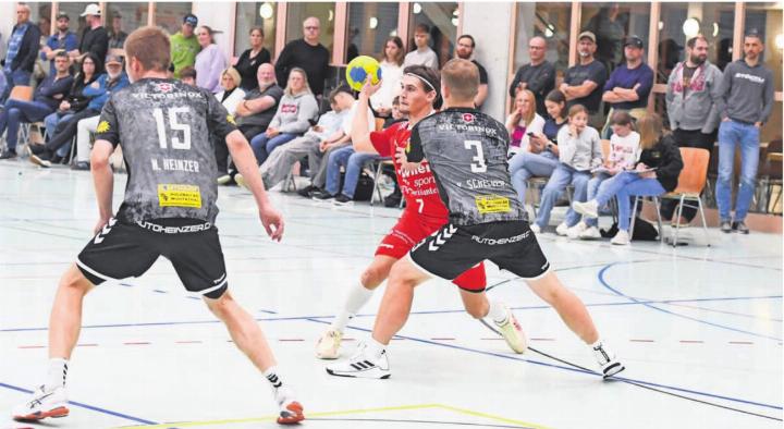 Am Ende der Matchwinner: Janis Furter (am Ball) im Spiel in Muotathal. 
Bild: tvm