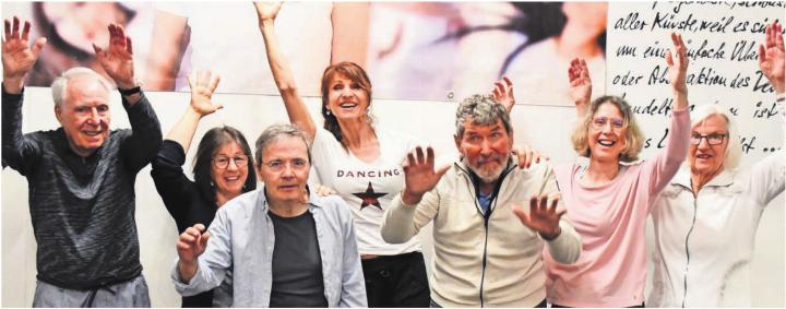 Gemeinsam wird gegen die Krankheit gekämpft (v. l.): Roland Schneider, Angelina Joho, Edi Joho, Mariella Farré, Otto Meier, Angela Huwiler und Heidi Hasler. Bilder: Monica Rast