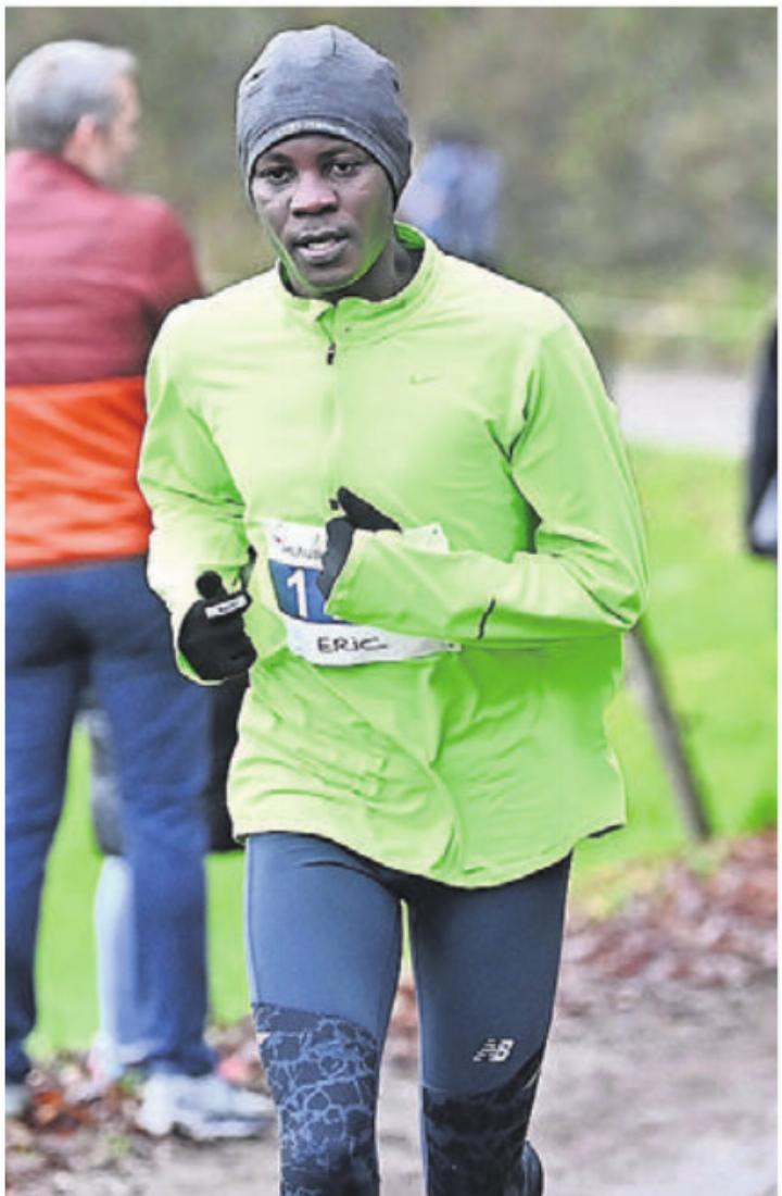 Gewann den Chlauslauf in seiner Altersklasse: Eric Muthomi Riungu. Bild: awa