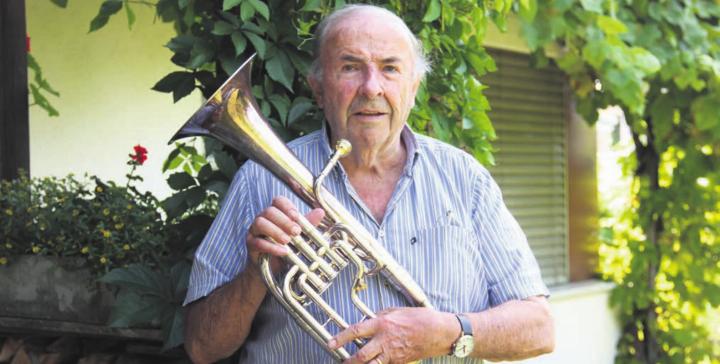 In der Bezirksschule lernte Otto Sorg Trompete. Vor rund 20 Jahren ist er auf das S-Horn umgestiegen und ist auch nach 70 Jahren immer noch aktiv in der Musikgesellschaft Villmergen. Bilder: Monica Rast / Archiv