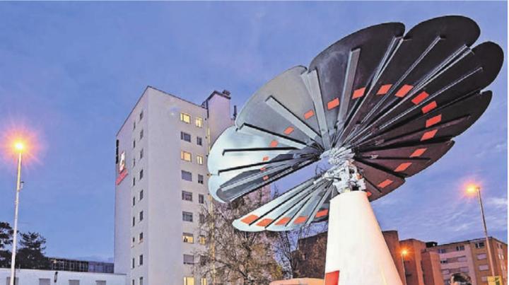 Sie steht für Wohlens führende Rolle bei der Solarenergie: die Solarblume. Bild: Archiv