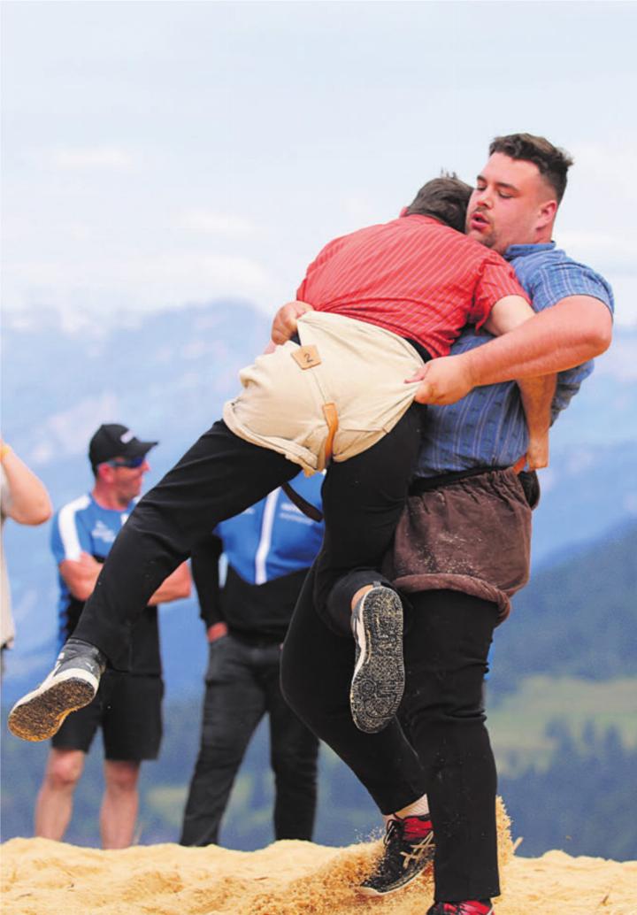 Lukas Döbeli gewinnt gegen Thomas Bucher.