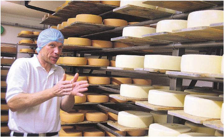 Fabian Spielhofer und sein Team käsen mit Leidenschaft. Diese wurde jetzt belohnt. Bild: Archiv