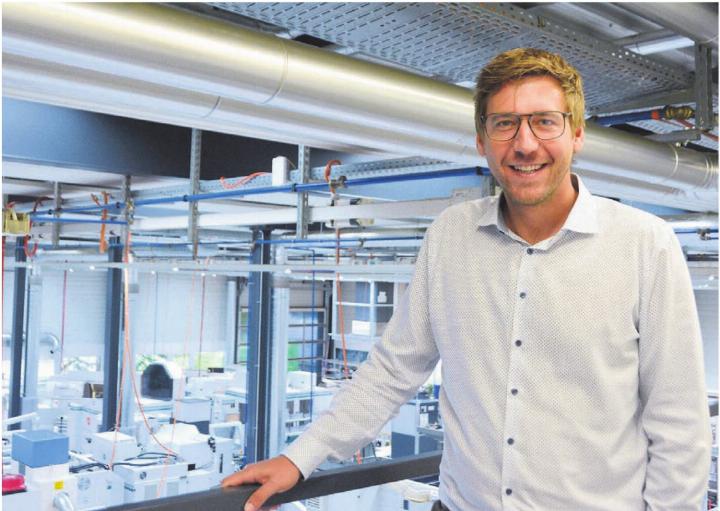 Simon Gsell ist Geschäftsführer der Gsell Medical Plastics AG. Produziert wird ausschliesslich in Muri. Bild: Annemarie Keusch