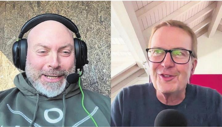 Dennis Lück, der «kreativste und erfolgreichste Werber der Schweiz», im Gespräch mit Daniel Renggli (rechts). Bild: pd