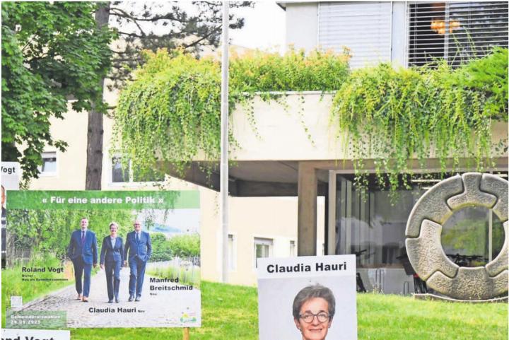 «Für eine andere Politik». So ging die SVP in den Wahlkampf um die Plätze im Gemeindehaus. Mit Erfolg. Nun scheint es so, dass die meisten Parteien dieses Wahlergebnis als Fingerzeig für die bevorstehende Budget-Debatte sehen und einen Kurswechsel allenfalls schon jetzt ansteuern. Bild: Archiv/dm