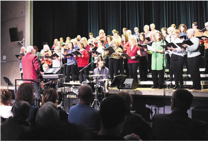 Die Whippoorwills begeistern mit einem frisch-fröhlich kolorierten Programm unter der Leitung von Jimmy Muff. Bilder: Monica Rast