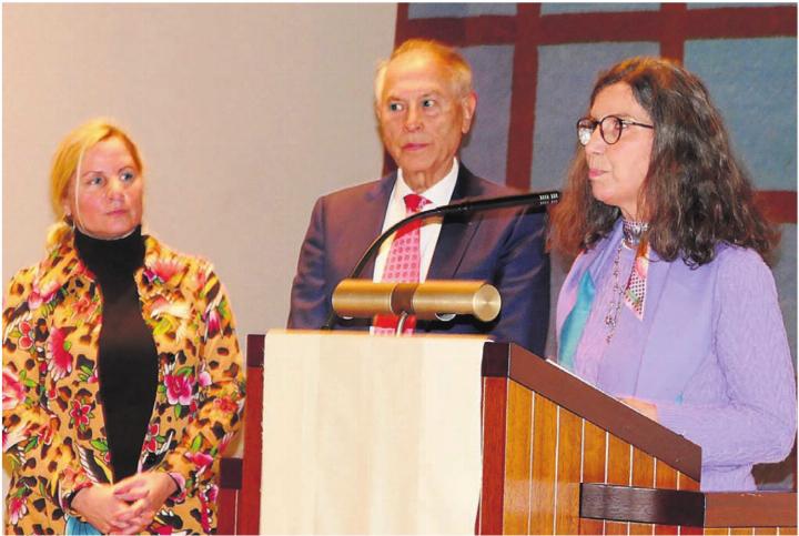 «Acli»-Präsident Franco Narducci freute sich, die italienische Konsulin Eugenia Tiziana Berti (rechts) in Wohlen zu begrüssen. Links neben ihm Dolmetscherin Susanna Zani-Musano. Bilder: Stefan Treier