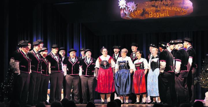 Der gastgebende Jodlerklub Boswil sorgte mit warmen, harmonischen Jodlerklängen sofort für eine heimelige Atmosphäre. Bilder: mm Der gastgebende Jodlerklub Boswil sorgte mit warmen, harmonischen Jodlerklängen sofort für eine heimelige Atmosphäre. Bilder: mm
