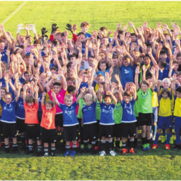 In die Jugend investieren - Rund 350 Kinder, Jugendliche und Erwachsene trainieren und spielen heute in 16 Teams. Tendenz steigend. Dadurch kommen die Rasenplätze an den Anschlag. Bilder: zg/chh