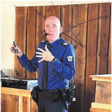 Abschied nach 37 Jahren - Wachtmeister Marc Dössegger beeindruckte mit seinem Referat.