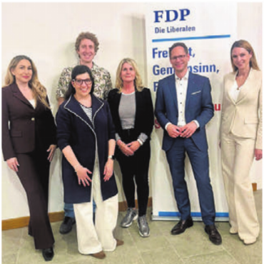 Viel Einigkeit im Grundtenor - Der Vorstand FDP Bezirk Bremgarten (v.l.): Aferdita Sokolaj (Fiko-Bremgarten), Jérome Tellenbach (Jungfreisinn), Susan Diethelm (Präsidentin), Karin Bochicchio-Stutz (Bezirksrichterin), Silvan Hilfiker (Grossrat), Jenny Gerber (Vizeammann O-L.).
