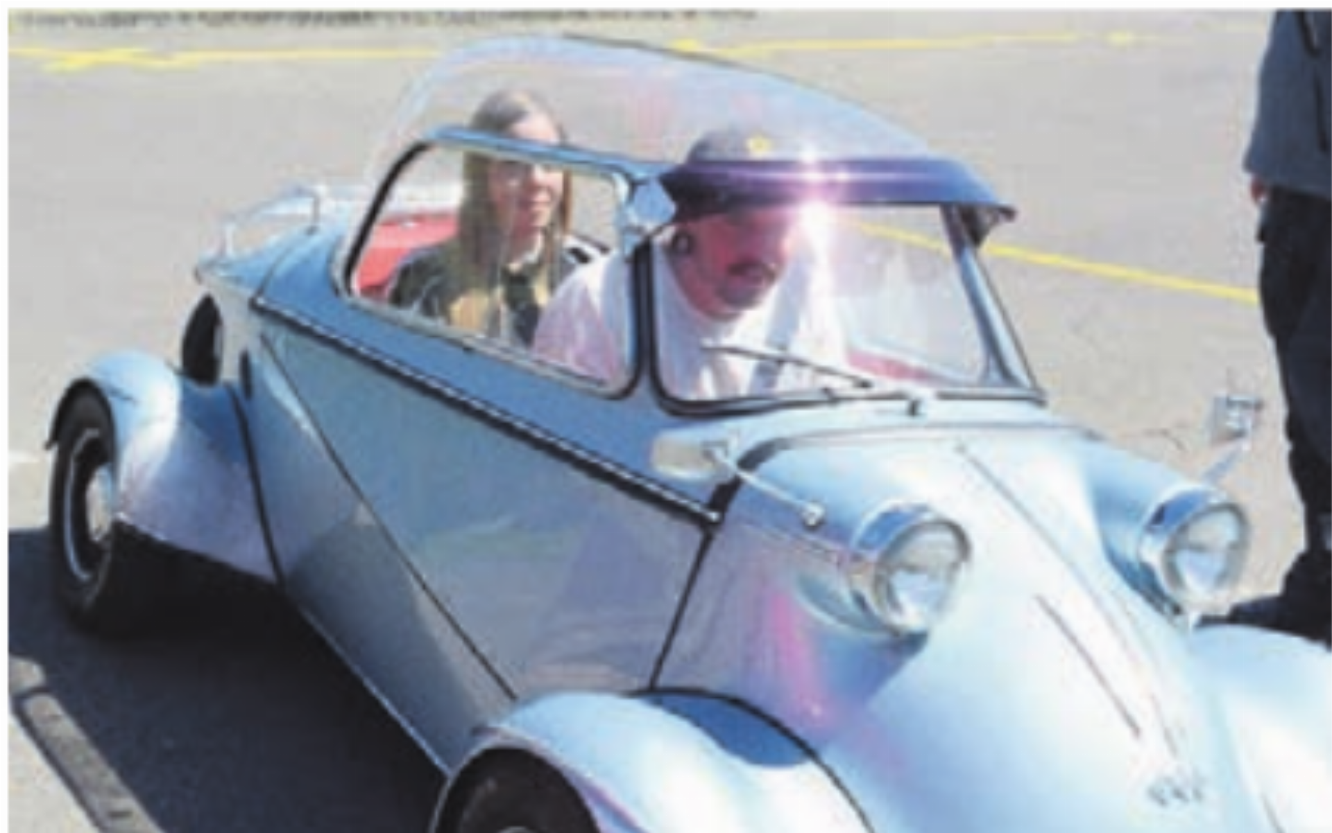 Viel Platz bleibt nicht. Trotzdem ist die Liebe gross zu den Microcars.    Bild: chh - Das Bild wird blockiert. – Möglicherweise durch einen aktiven Adblocker.