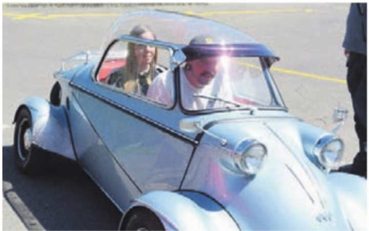 Viel Platz bleibt nicht. Trotzdem ist die Liebe gross zu den Microcars. Bild: chh Viel Platz bleibt nicht. Trotzdem ist die Liebe gross zu den Microcars. Bild: chh