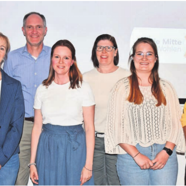 «Es weht ein neuer Wind» - Der neue und vergrösserte Vorstand der Mitte (v. l.): Pius Cavelty, Vizepräsidentin Sonja Isler-Rüttimann, Michael Rorato, Präsidentin Stefanie Dietrich, Ursula Giger Wertli, Einwohnerrätin Aline Knoblauch und Fraktionspräsident Daniel Heinrich. Es fehlt: Arlette Bär.