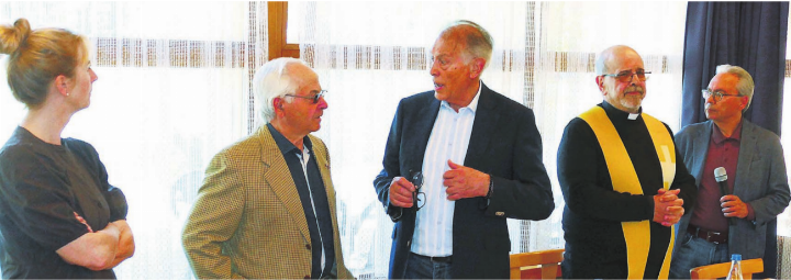 Die Festgemeinde freut sich über die illustre Gästeschaft (v. l): Frau Vizeammann Sonja Isler-Rüttimann, Giuseppe Rondinelli, Acli Schweiz, Franco Narducci, Präsident Acli Wohlen, Don Luigi Talarico, Vorsteher MCI, und Gaetano Vecchio, Acli Aargau.    Bilder: Stefan Treier