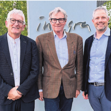 Würdiger Austritt, glanzvolle Wahl - Verdiente Verabschiedung (von links): Stiftungsratspräsident Walter Küng, Hans-Mathias Käppeli, Geschäftsführer Jonas Meier.    Bild: pd