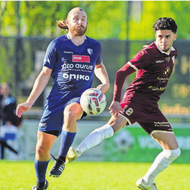 Wertvolles Last-minute-Tor - Michael Weber (links) erzielt in der Nachspielzeit das 1:1 für den FC Wohlen.    Bild: Andy Müller / Archiv