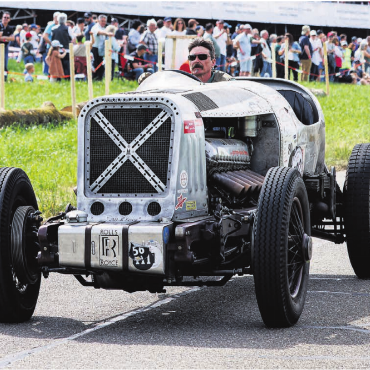 Heisse Motoren, lachende Gesichter - Louis Frey aus Muri präsentierte seinen Gaggenau-Rolls-Royce.    Bilder: Simon Huwiler (2) / Roger Wetli (4)