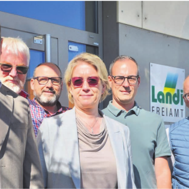 Im Zeichen der Nachfolgeregelung - Sie wollen die Landi Freiamt gemeinsam voranbringen, von links: Stefan Lüthy (VR-Präsident), Daniel Appert (Leiter Energie und Landi-Läden), Marcel Tillmann (Leiter HR), Andrea Erni (Leiterin Finanz- und Rechnungswesen), Markus Lips (designierter Geschäftsleiter) und Daniel Strebel (Vorsitzender der Geschäftsleitung). Bild: Thomas Stöckli