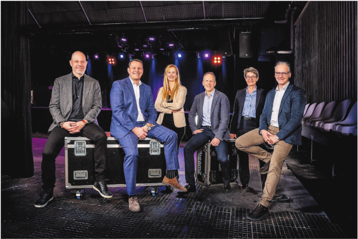 Das neue Team hat sich gefunden (von links): Gemeinderat Olivier Parvex-Käppeli, Gemeindeammann Roland Vogt, Vizeammann Sonja Isler-Rüttimann, Geschäftsleiter Christoph Weibel, Gemeinderätin Claudia Hauri, Gemeinderat Thomas Geissmann.
Bild: gk Das neue Team hat sich gefunden (von links): Gemeinderat Olivier Parvex-Käppeli, Gemeindeammann Roland Vogt, Vizeammann Sonja Isler-Rüttimann, Geschäftsleiter Christoph Weibel, Gemeinderätin Claudia Hauri, Gemeinderat Thomas Geissmann.
Bild: gk