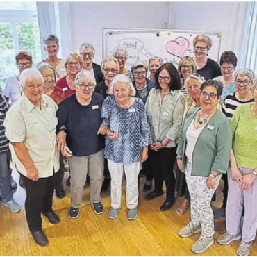 Erfahrungen geteilt - Die Freiwilligen leisten mit viel persönlichem Einsatz einen wichtigen und unverzichtbaren Beitrag für ältere Menschen in den 22 Gemeinden des Bezirks Bremgarten. Hier mit der Referentin Regina Krebs-Meier (Zweite v. r.). Bild: zg