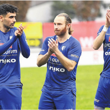 Weichen werden gestellt - Drei der Spieler, die man auch nächste Saison wieder im FCW-Trikot sehen wird (von links): Bijan Dalvand, Michael Weber und Noel Romano. Bild: Archiv/awa