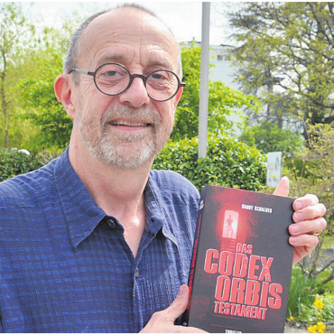 Ein neues Abenteuer - Harry Schärer ist gespannt, welche Reaktionen sein Thriller auslösen wird. Bild: Roger Wetli