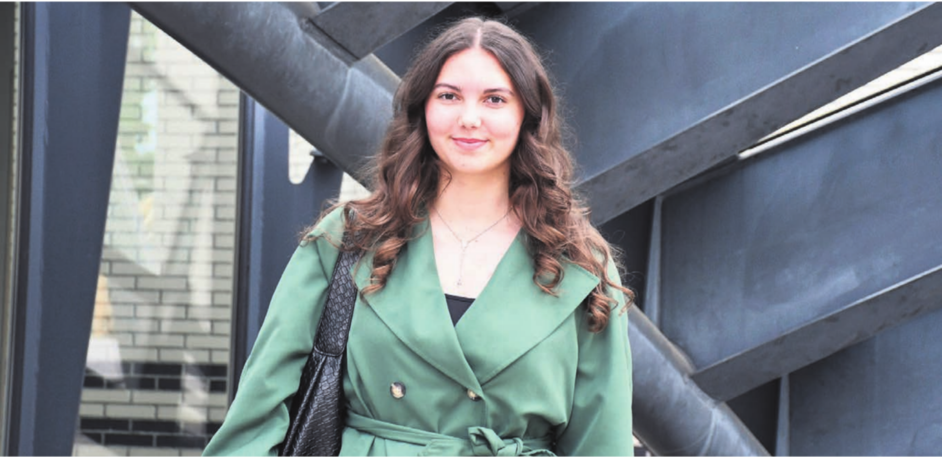 Auch nach der Abgabe der Arbeit und dem Ende des Wettbewerbs ist Angelina Franjic noch ganz im Thema drin. Sie sagt: «Ich könnte noch weiterschreiben.» Bild: Verena Anna Wigger - Das Bild wird blockiert. – Möglicherweise durch einen aktiven Adblocker.
